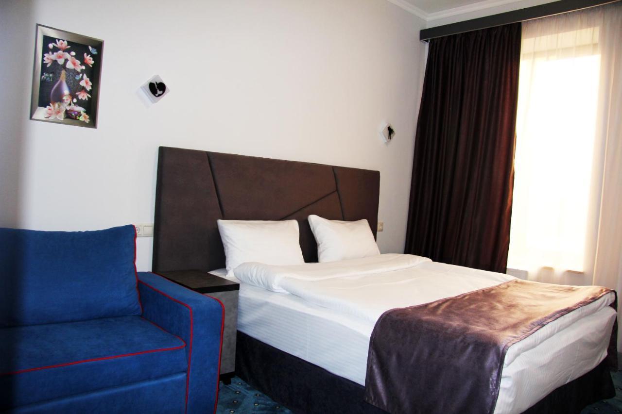 Nice Hotel Erevan Esterno foto