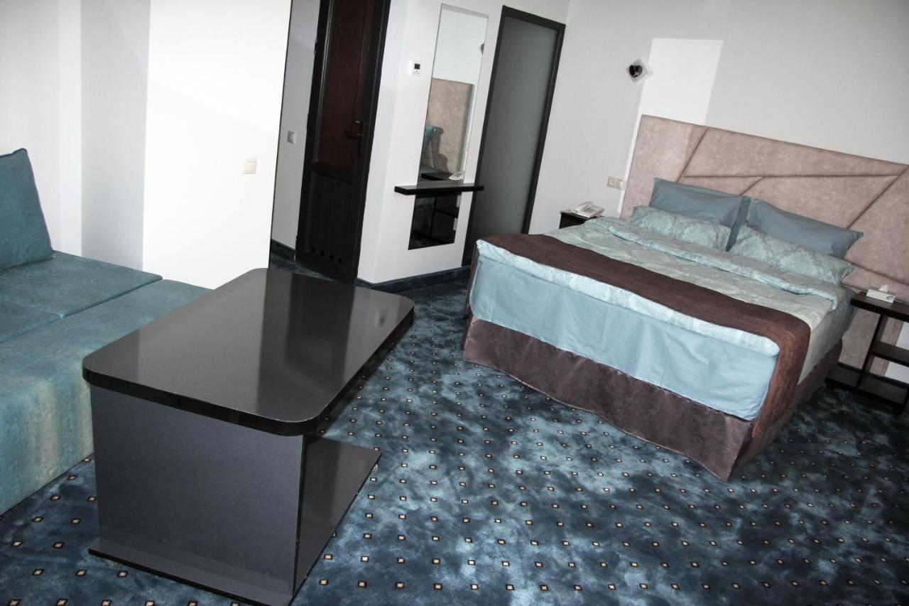 Nice Hotel Erevan Esterno foto