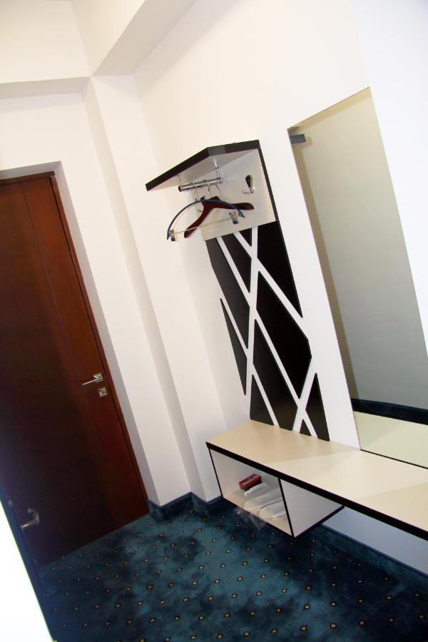 Nice Hotel Erevan Esterno foto