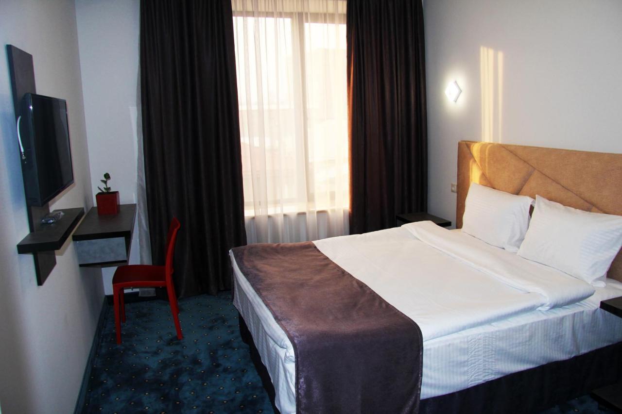 Nice Hotel Erevan Esterno foto