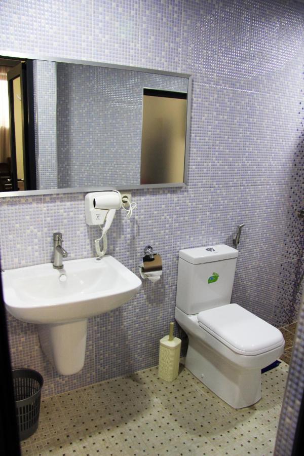 Nice Hotel Erevan Esterno foto