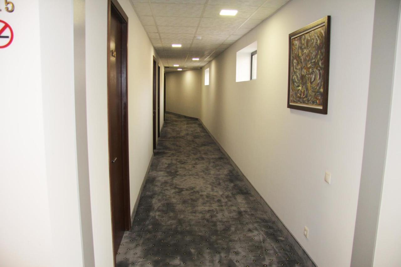 Nice Hotel Erevan Esterno foto